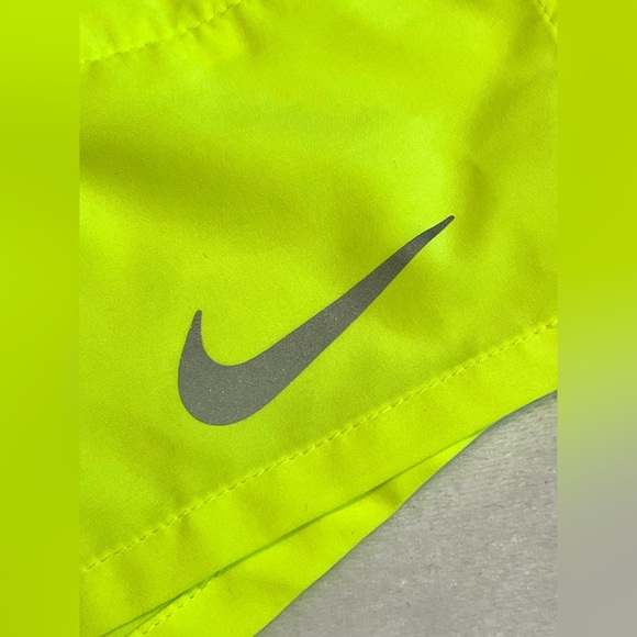 Nike Dri-Fit Women’s Fluorescent Yellow Running Shorts with Pockets Size Medium - Picture 6 of 16